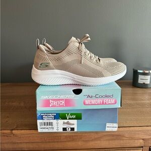 Skechers Women's Beige Stretch Sneakers